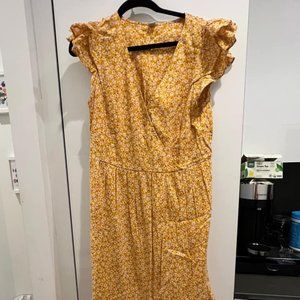 Old Navy Yellow Dress with White Flowers (Size Large)